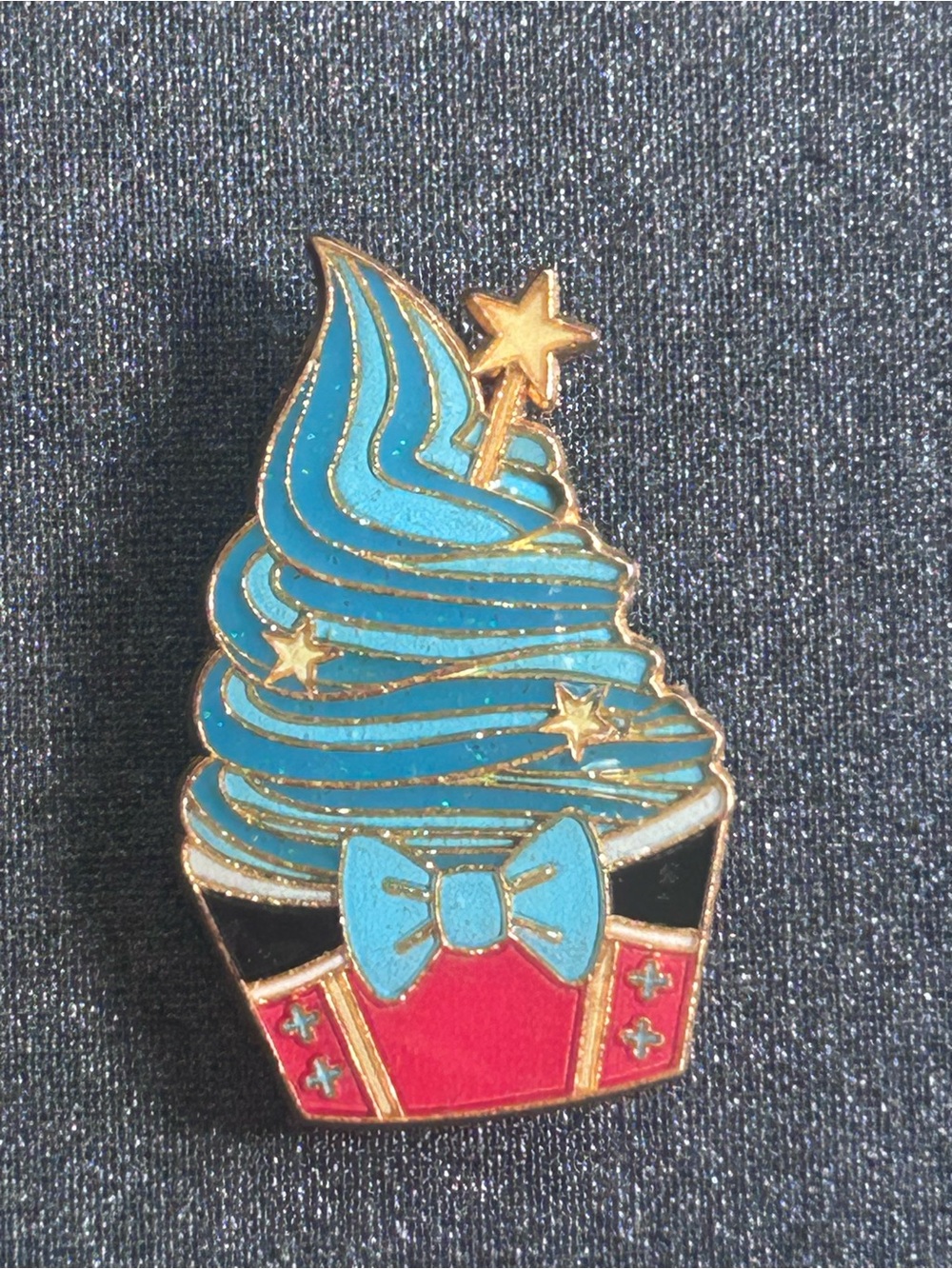 Loungefly Collector’s Trading Pin Pinocchio Cupcake